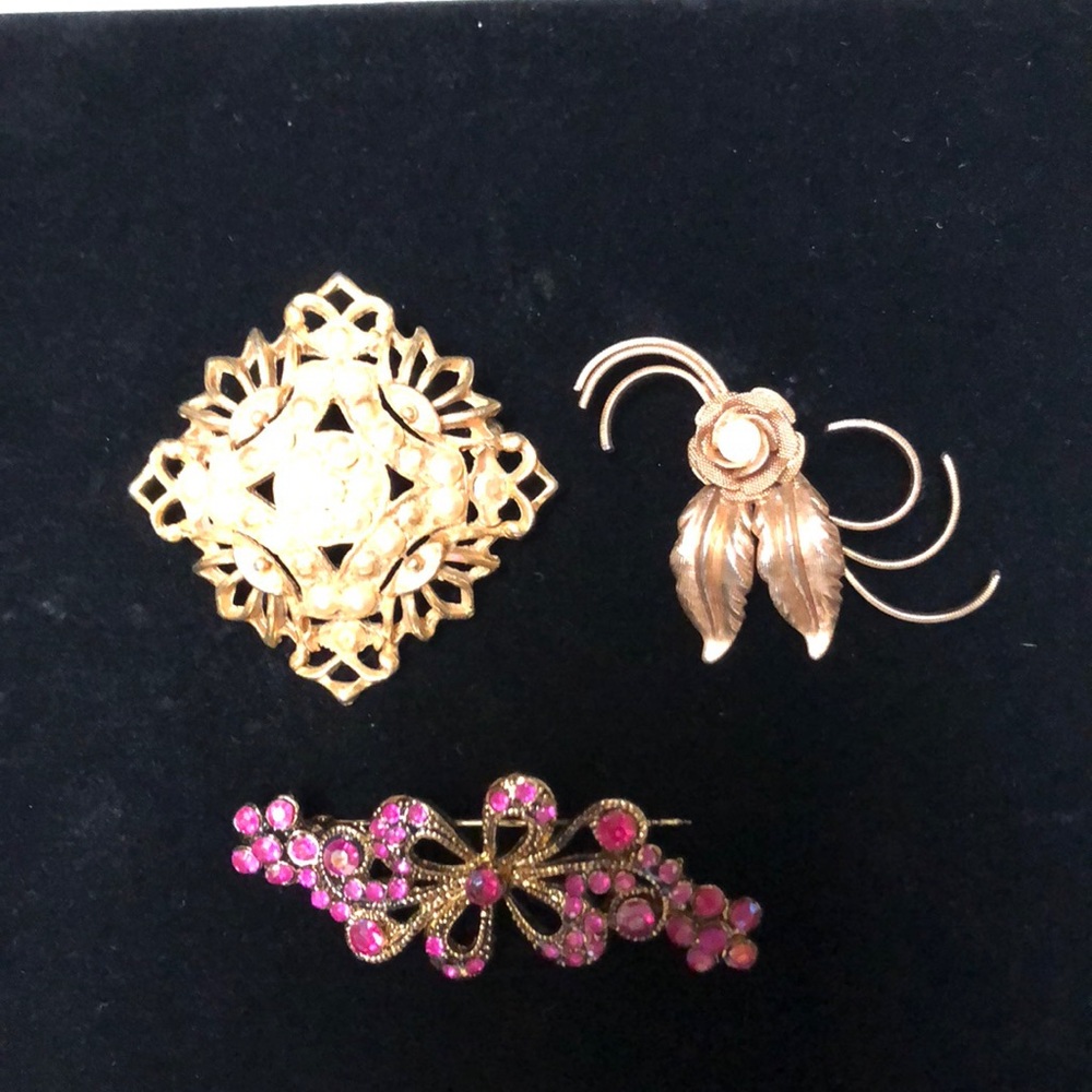 Bundle brooches